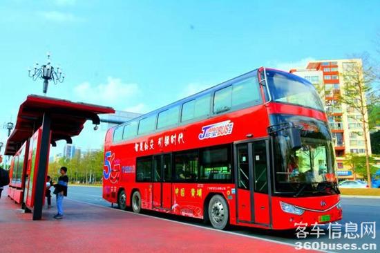 安凯纯电动双层巴士在广州街头运营.jpg